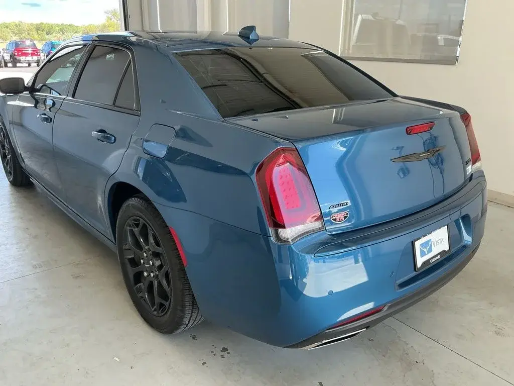 2023 Chrysler 300 Touring L AWD photo 4
