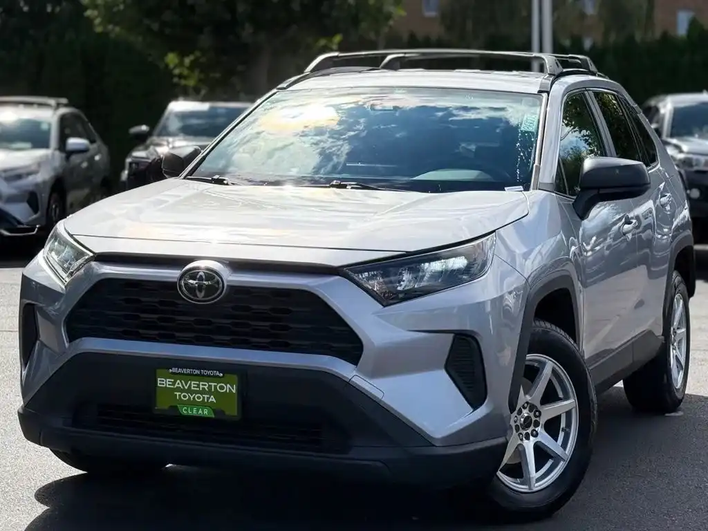 2019 Toyota RAV4 LE AWD's photo