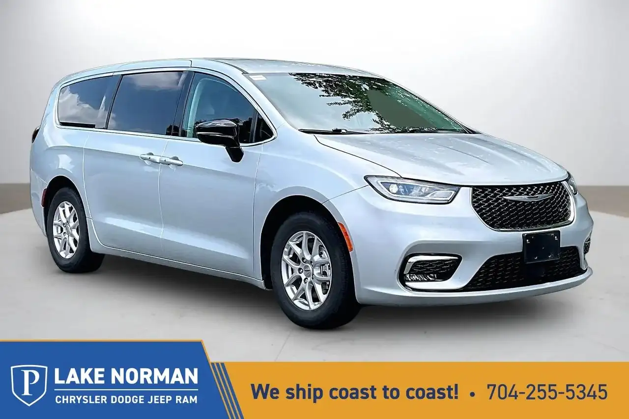 2024 Chrysler Pacifica Touring L's photo