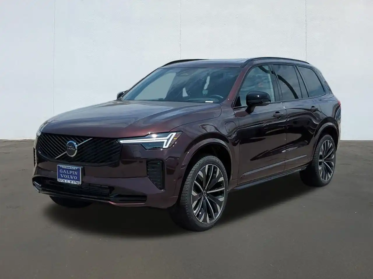 2026 Volvo XC90 T8 Recharge Ultra Dark 4WD's photo