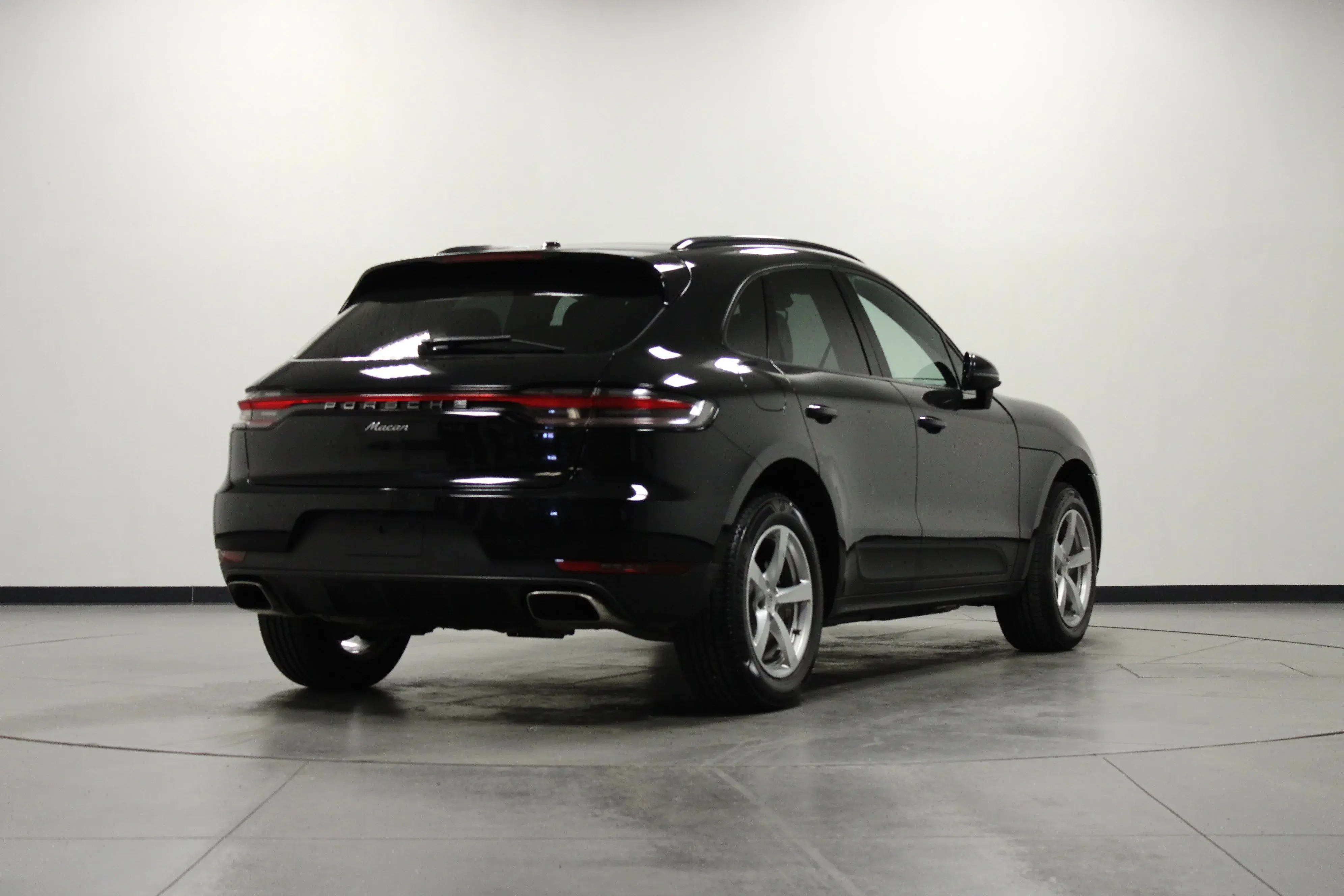 2021 Porsche Macan Base photo 4