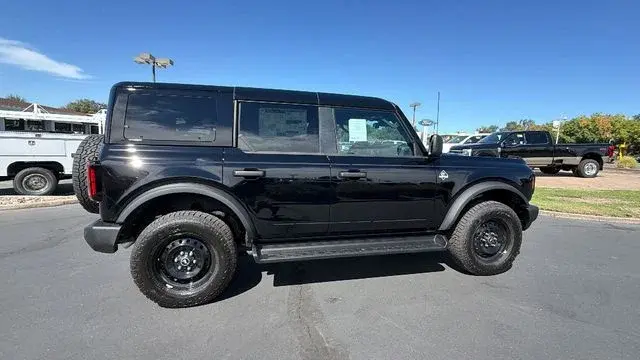 2026 Ford Bronco Outer Banks 4WD photo 3