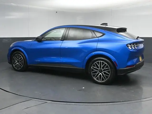 2025 Ford Mustang-Mach-e Premium photo 5