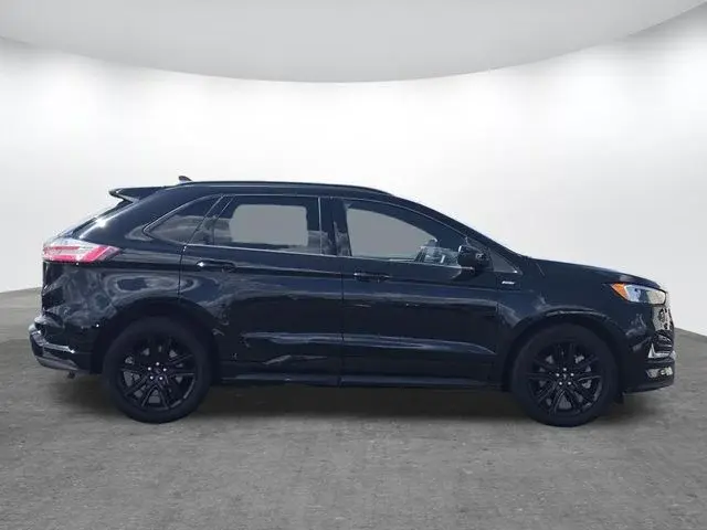 2022 Ford Edge ST-Line AWD photo 3