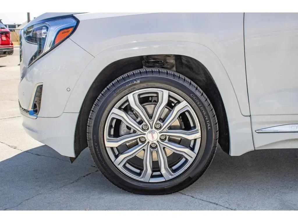 2020 GMC Terrain Denali AWD photo 5