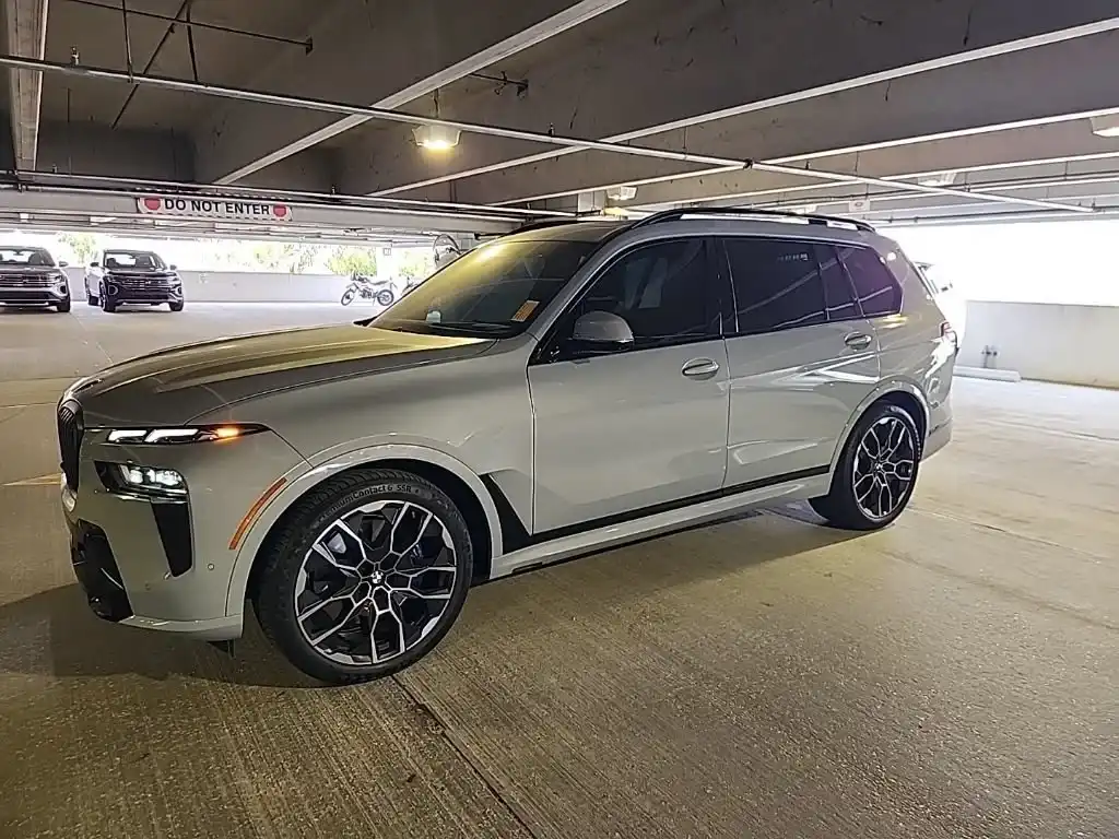 2025 BMW X7 xDrive40i's photo