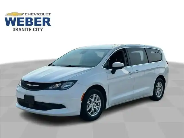2023 Chrysler Voyager LX's photo
