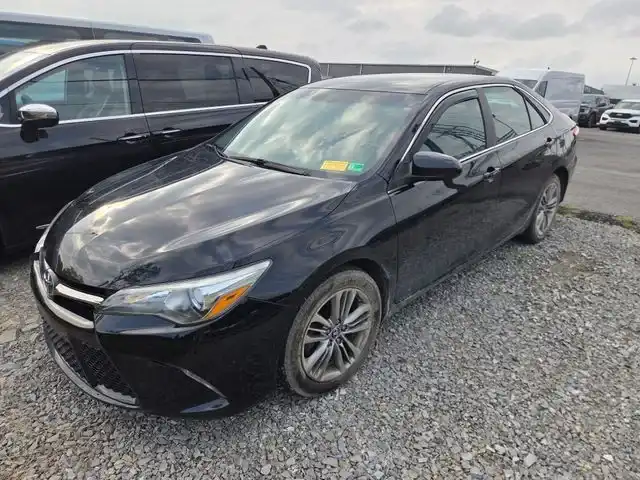 2015 Toyota Camry 2.5 Auto SE's photo
