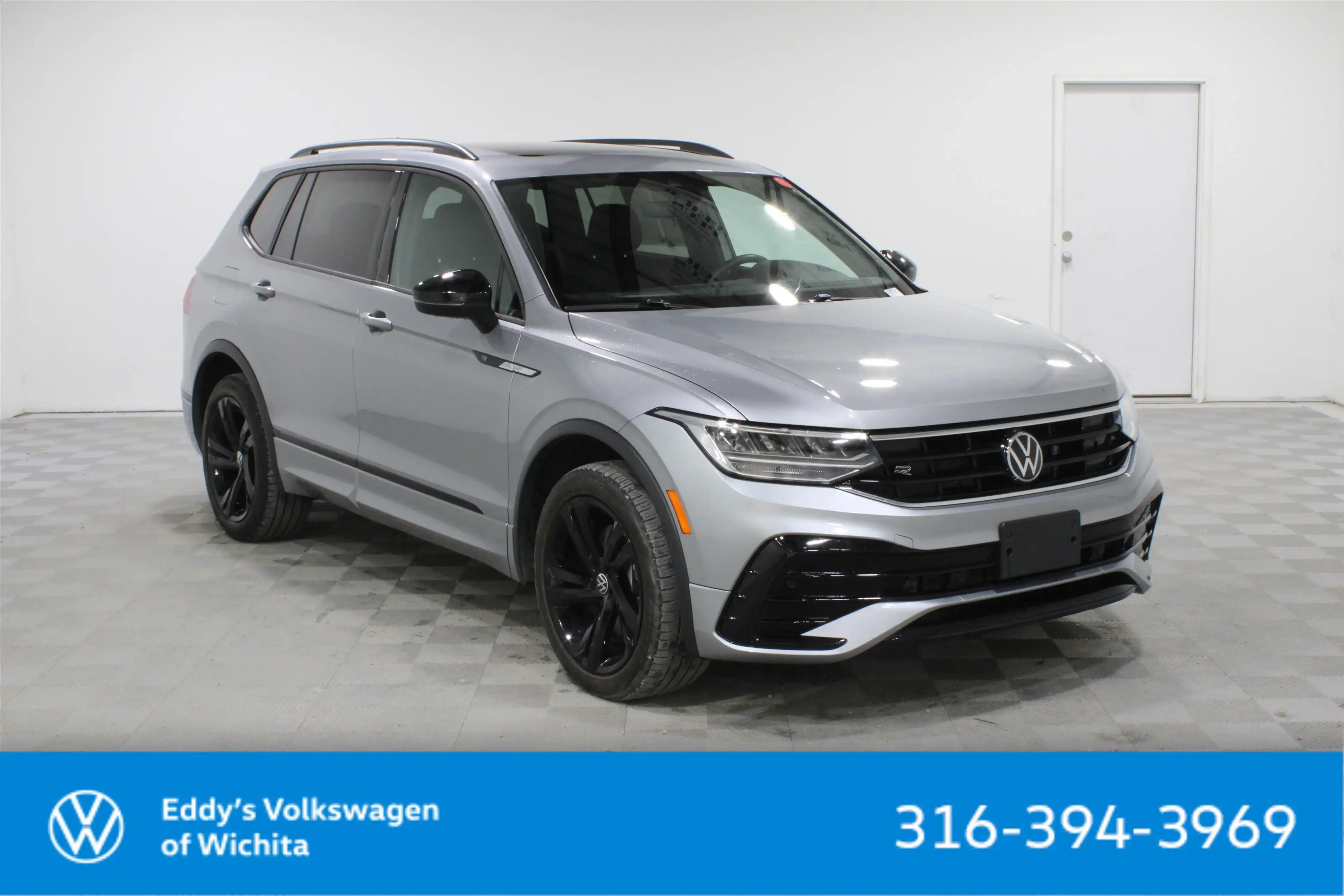 2023 Volkswagen Tiguan 2.0T SE R-Line Black 4Motion's photo
