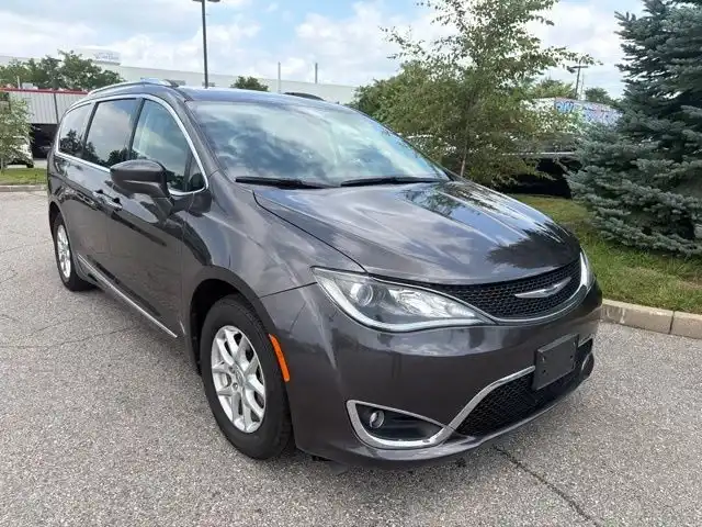 2020 Chrysler Pacifica Touring L's photo