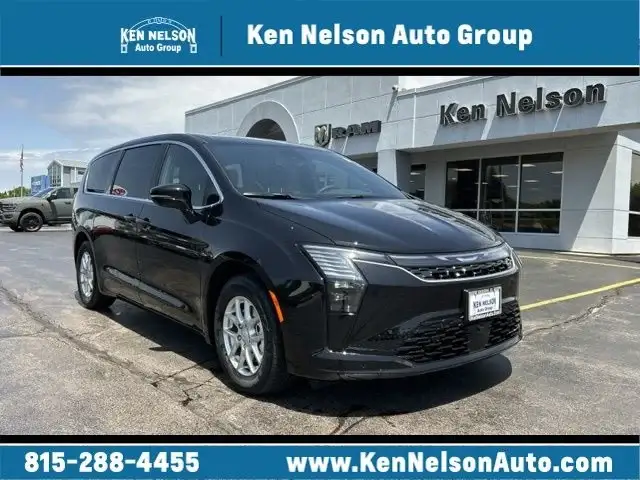 2027 Chrysler Pacifica Select photo 1