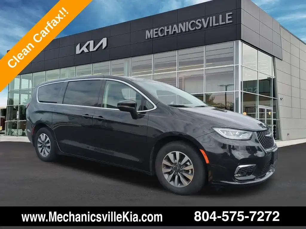 2023 Chrysler Pacifica Hybrid Touring L Hybrid's photo