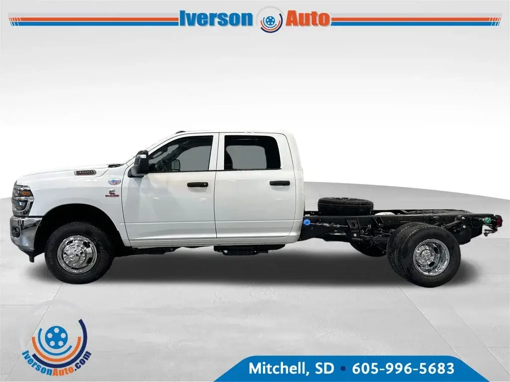 2026 RAM 3500 Tradesman 4X4 Crew Cab photo 4