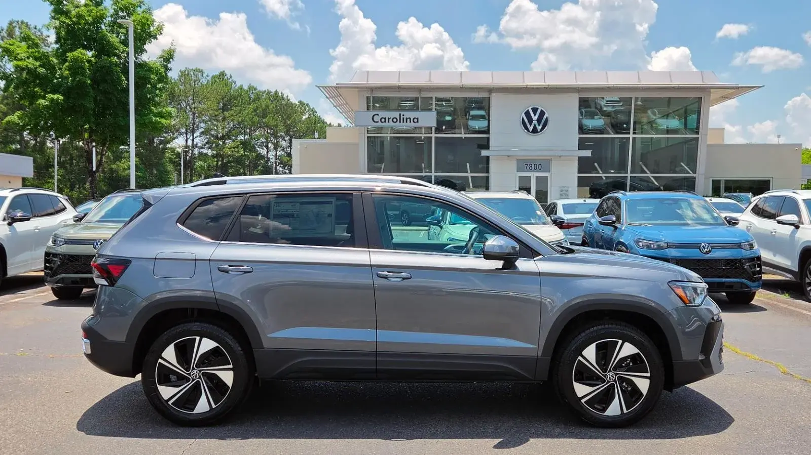2026 Volkswagen Taos 1.5T SE 4Motion photo 3