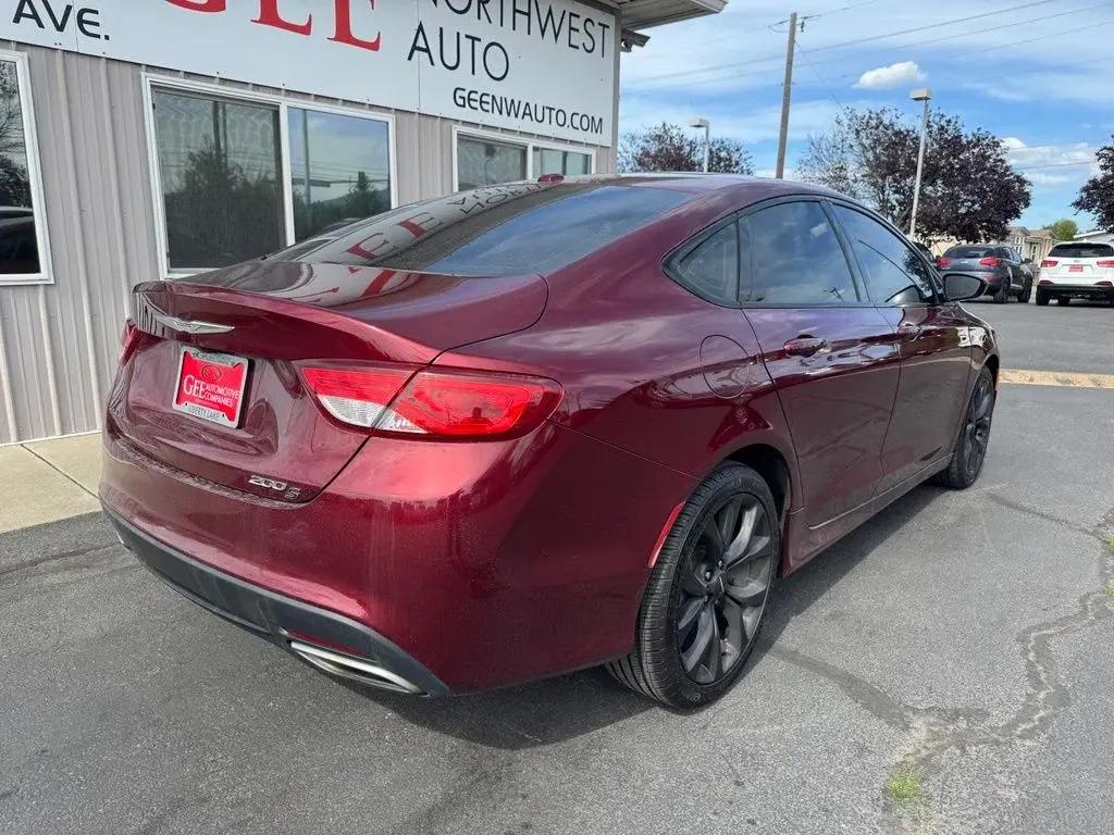 2016 Chrysler 200 S photo 3
