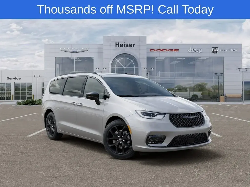 2026 Chrysler Pacifica Select AWD photo 5