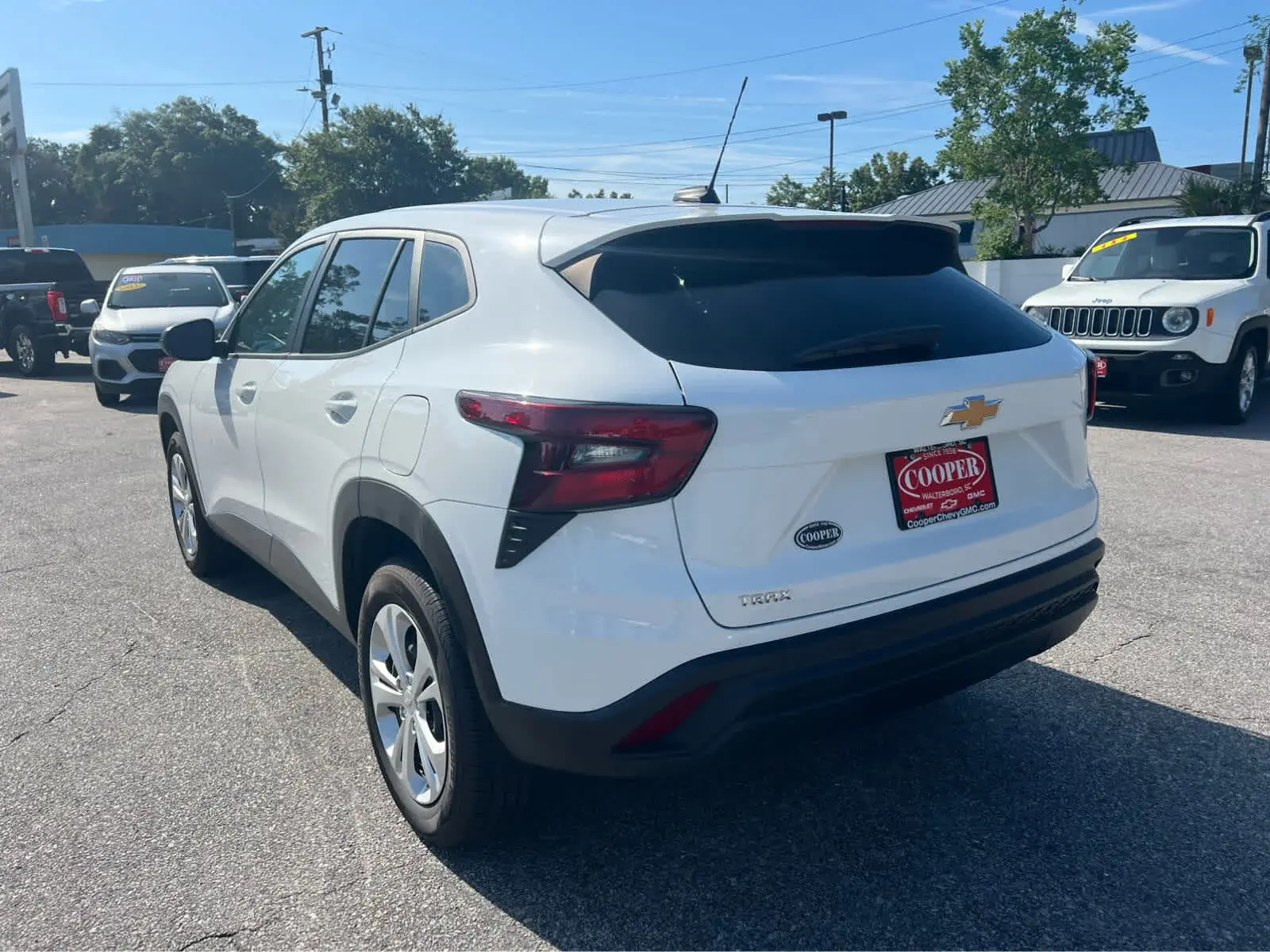 2025 Chevrolet Trax LS photo 4