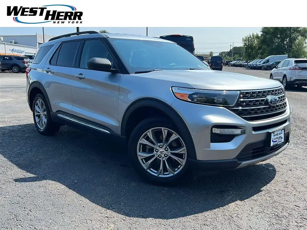 2023 Ford Explorer XLT 4WD photo 1