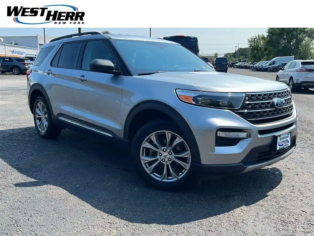 2023 Ford Explorer XLT 4WD's photo
