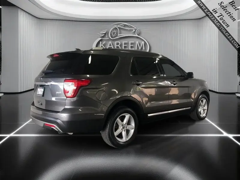 2017 Ford Explorer XLT 4WD photo 5