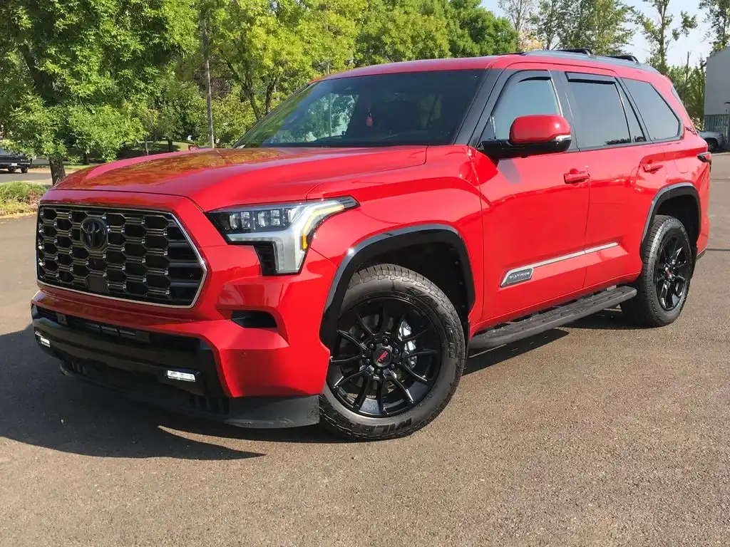 2025 Toyota Sequoia Platinum 4WD i-FORCE MAX Hybrid's photo
