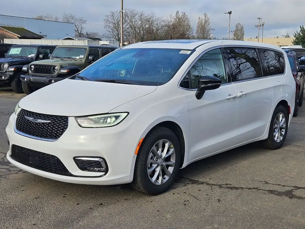 2026 Chrysler Pacifica Limited photo 3