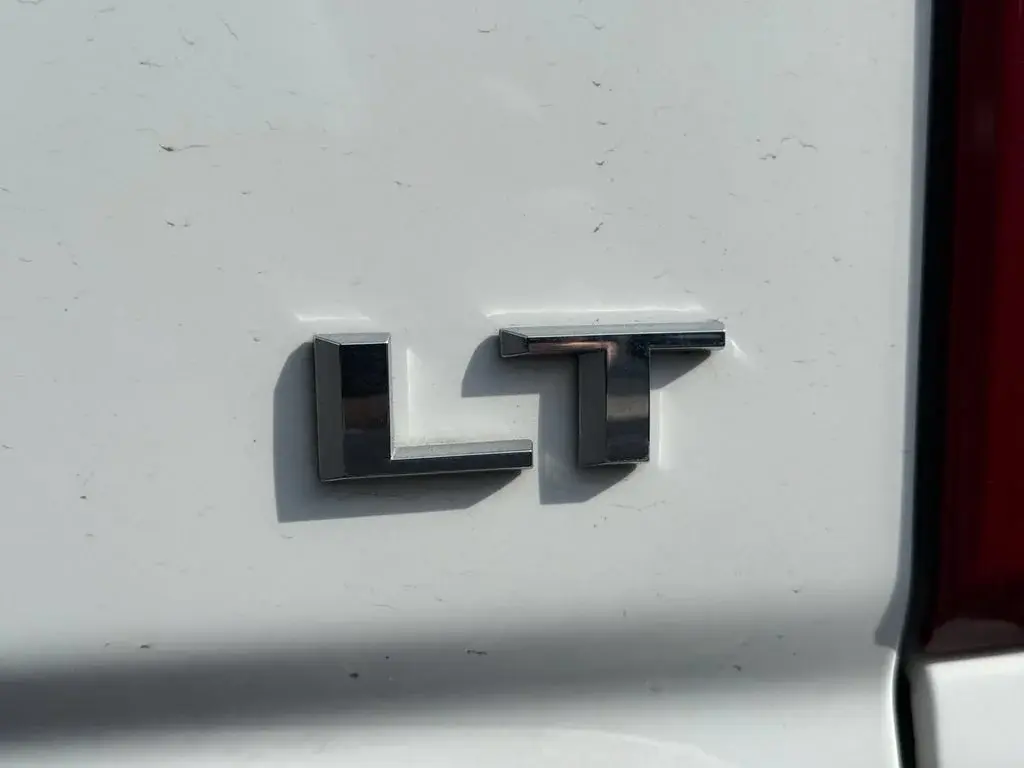 2025 Chevrolet Silverado 1500 LT Crew Cab Short Box photo 5