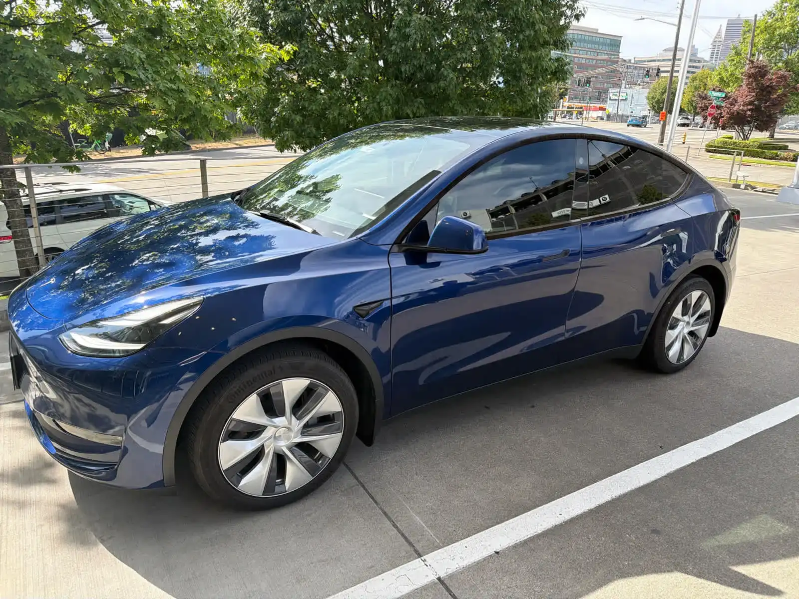 2023 Tesla Model Y Long Range Dual Motor All-Wheel Drive's photo