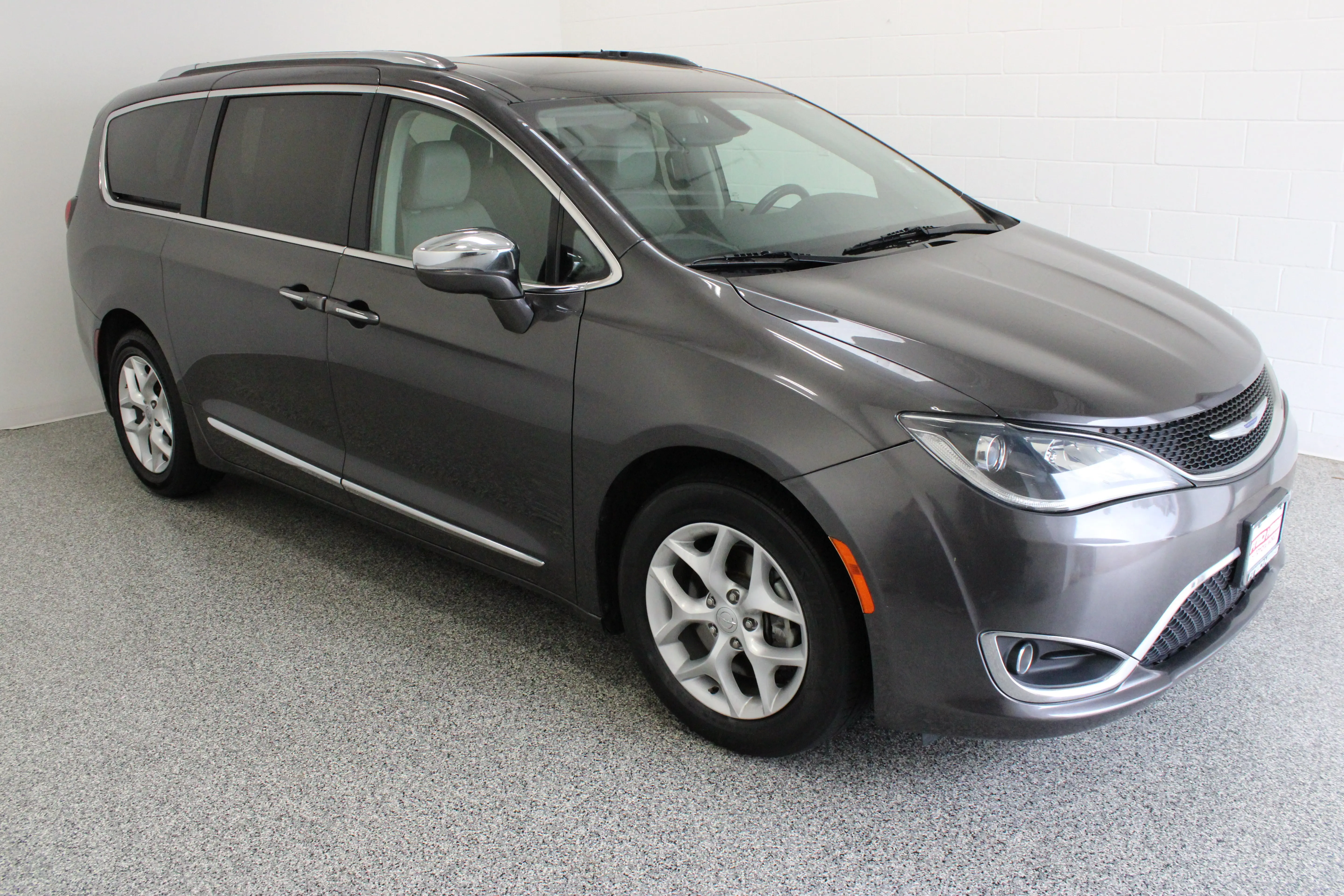 2020 Chrysler Pacifica Limited photo 4