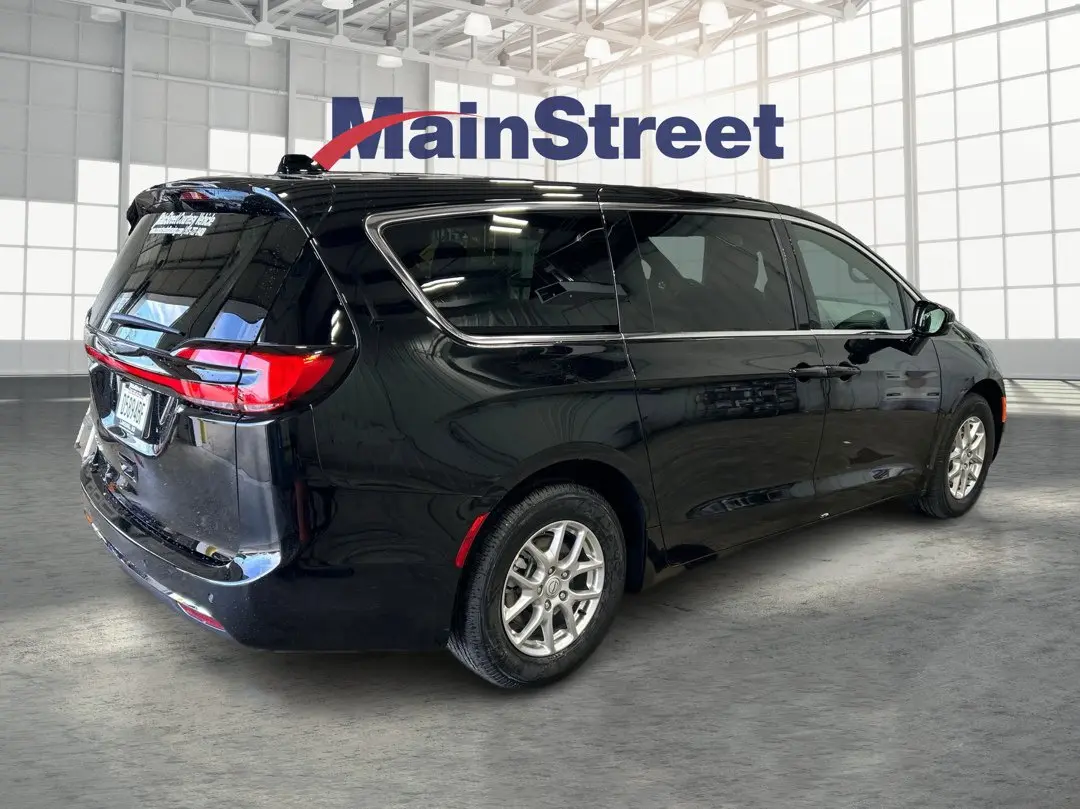 2026 Chrysler Pacifica Select photo 5