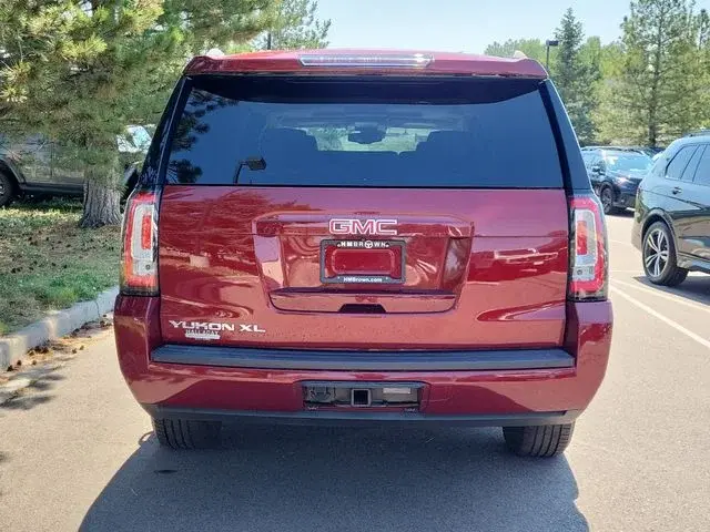 2019 GMC Yukon 4WD SLT photo 4
