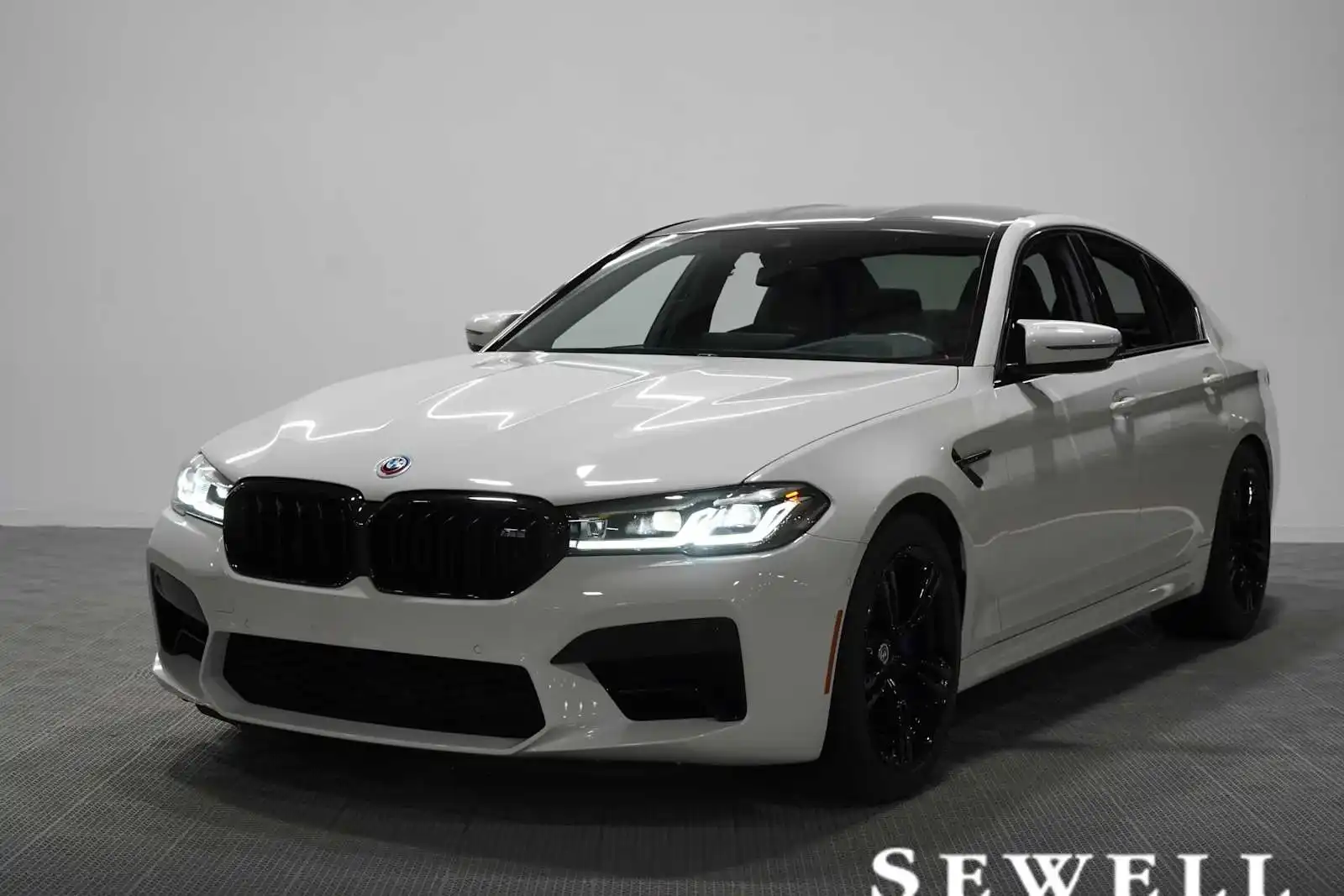 2023 BMW M5 Base's photo