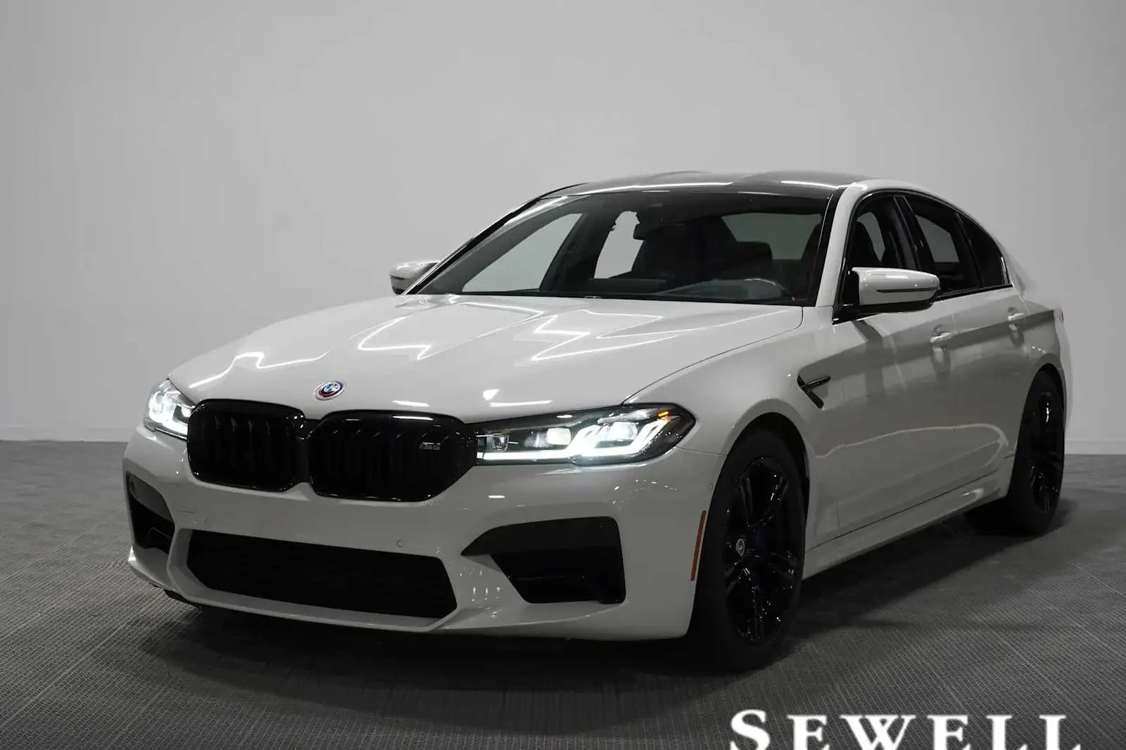 2023 BMW M5 Base photo 1