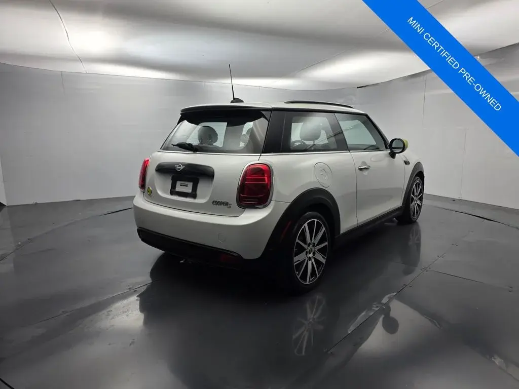 2024 MINI Hardtop Cooper SE photo 4