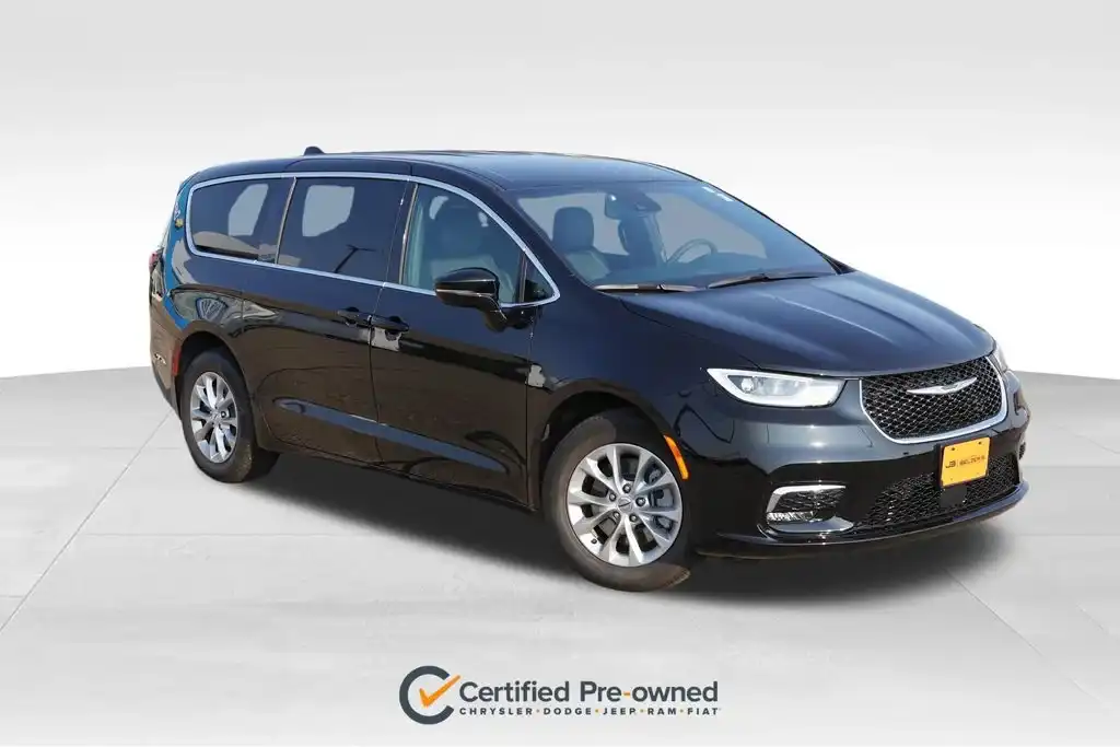 2025 Chrysler Pacifica Select AWD's photo