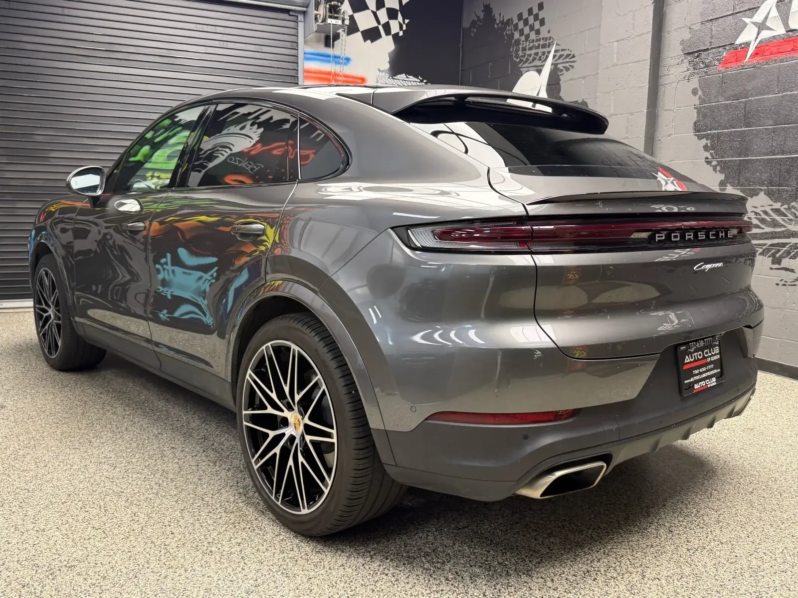 2024 Porsche Cayenne Base photo 4