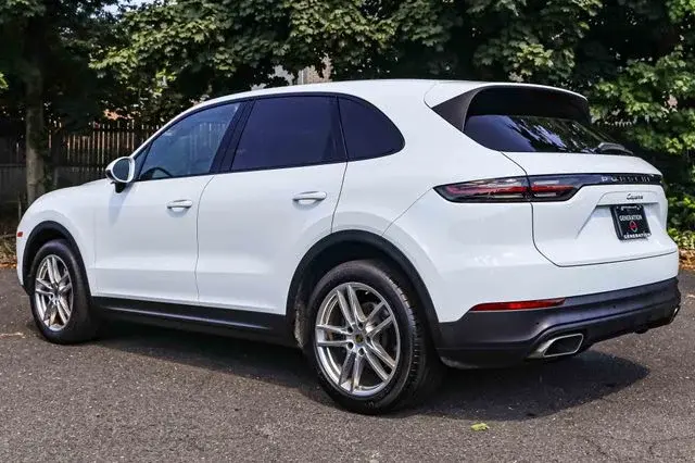 2021 Porsche Cayenne Base photo 4