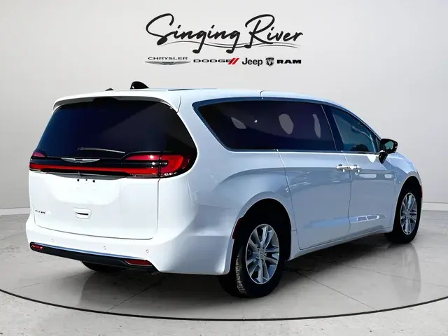 2026 Chrysler Pacifica Select photo 5