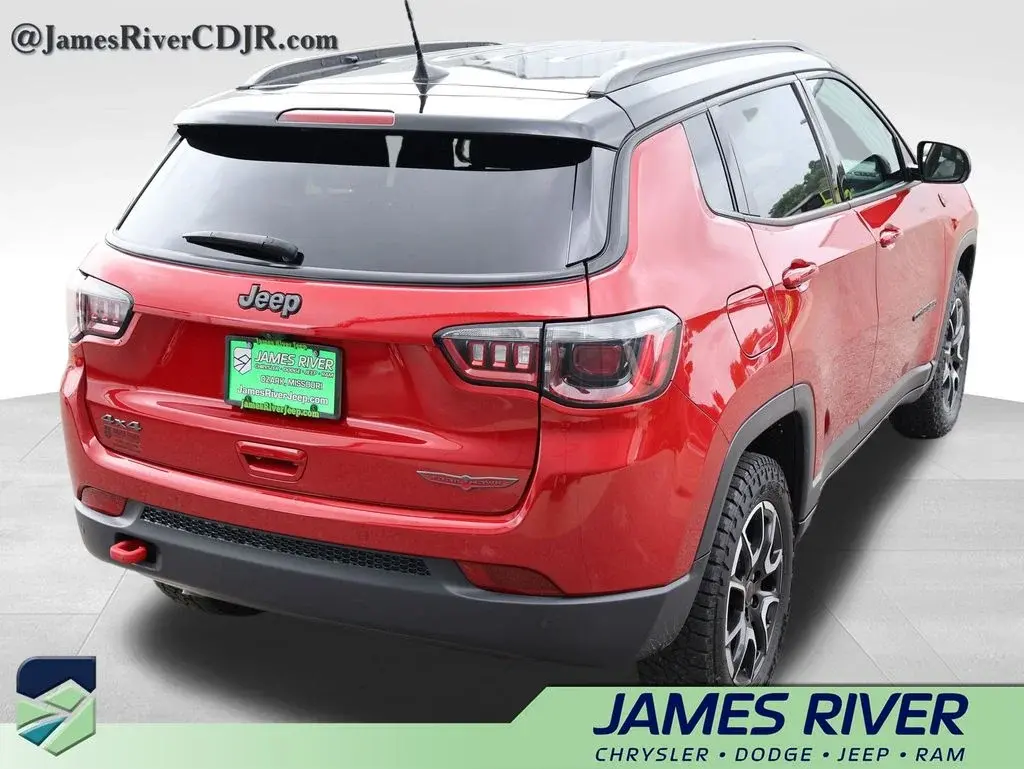 2025 Jeep Compass Trailhawk 4X4 photo 5