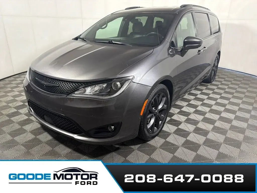 2020 Chrysler Pacifica Touring L Plus photo 4