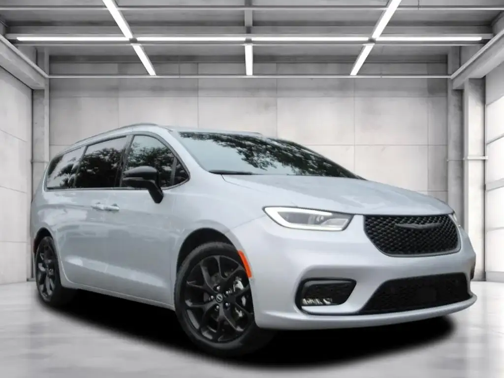 2026 Chrysler Pacifica Select photo 1