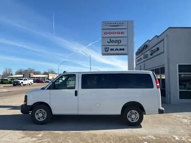 2016 Chevrolet Express 2500 LS's photo