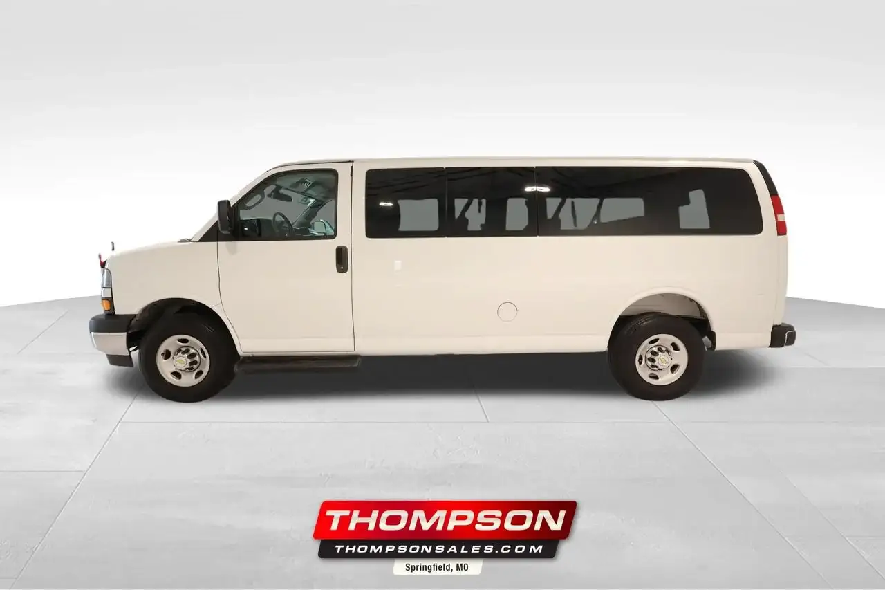 2025 Chevrolet Express 3500 LT Extended photo 1