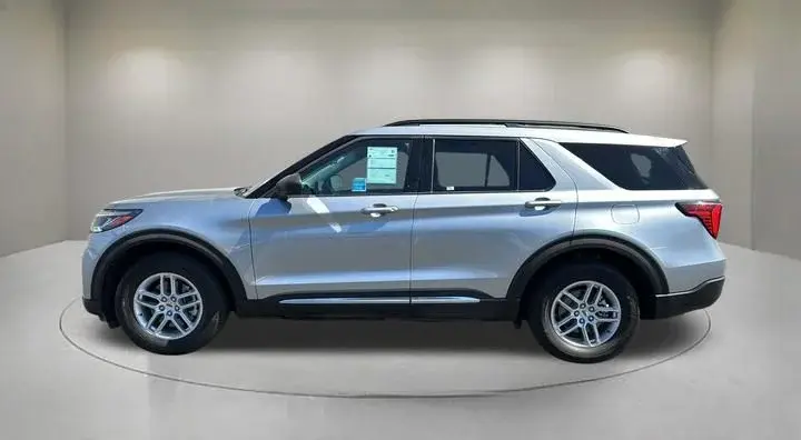 2025 Ford Explorer Active 4WD (PL535) photo 5