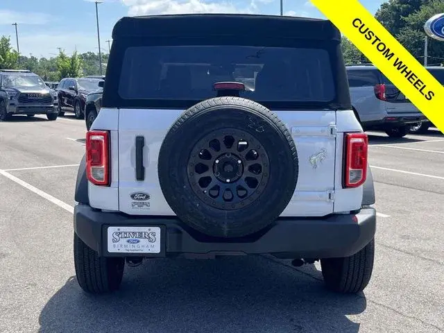 2025 Ford Bronco Base 4x4 photo 3