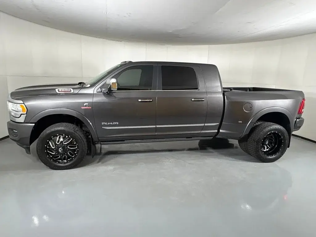 2019 RAM 3500 Limited 4X4 Mega Cab photo 5