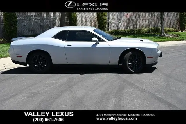 2020 Dodge Challenger SXT Auto AWD photo 3