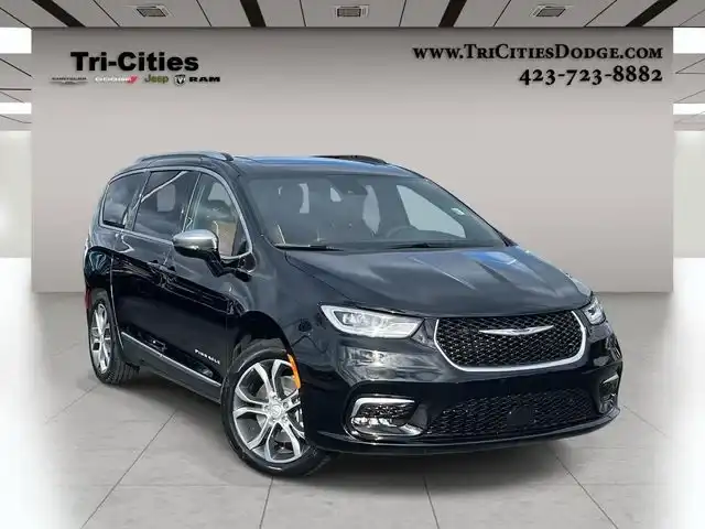 2026 Chrysler Pacifica Pinnacle AWD's photo