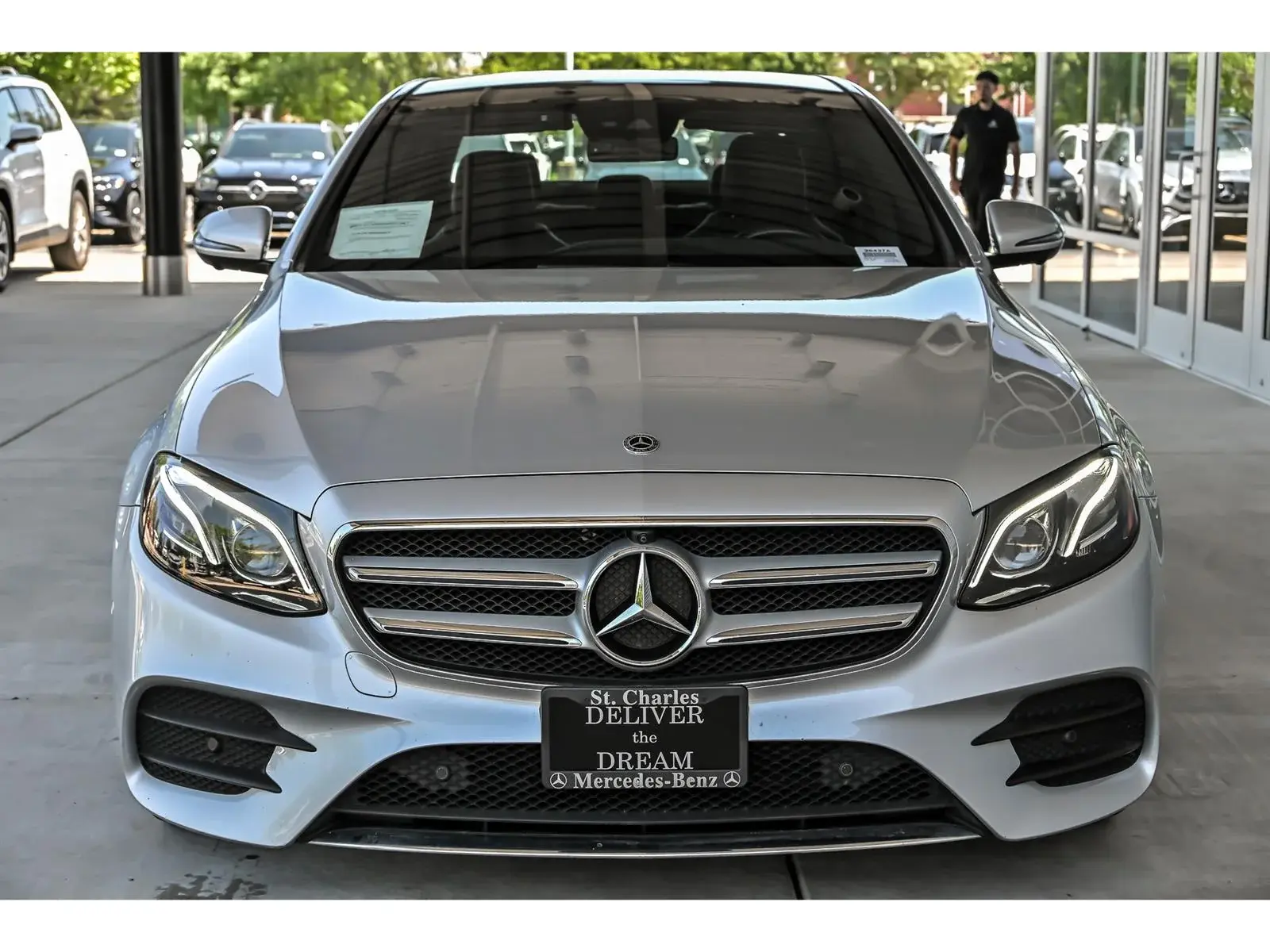 2019 Mercedes-Benz E-Class E300 4MATIC photo 4