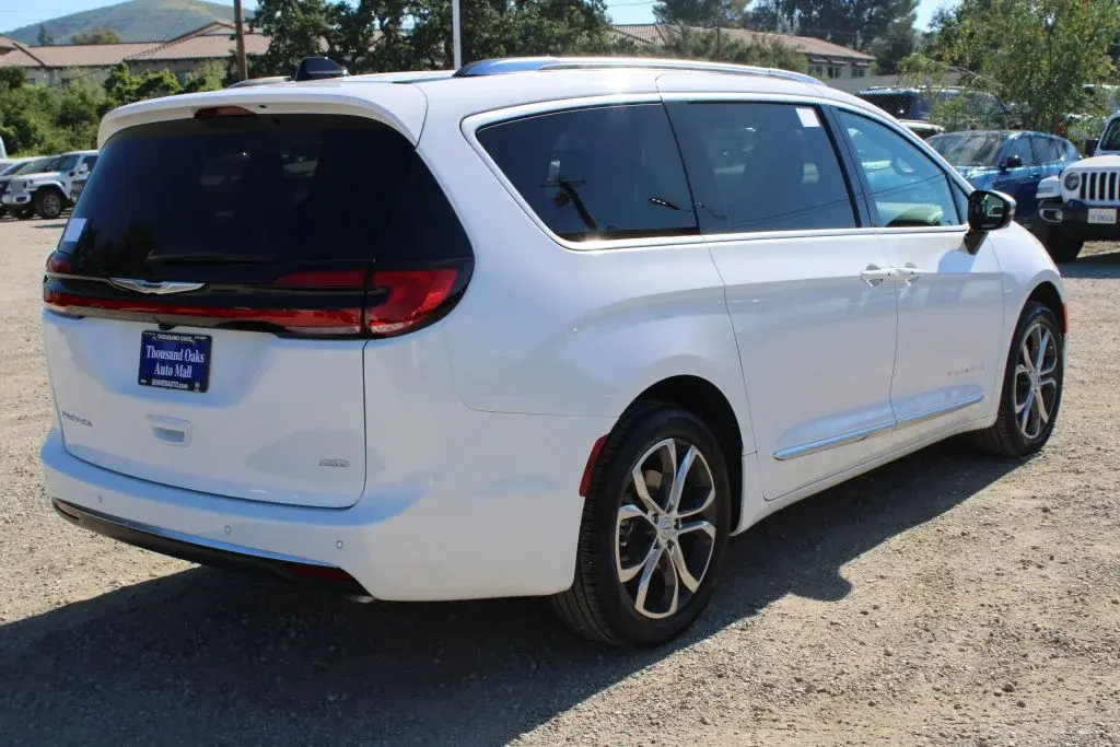 2026 Chrysler Pacifica Pinnacle AWD photo 4